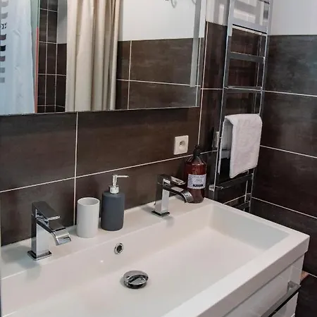 Lägenhet Quo Vadis - Proche Et Parking Prive Arcachon